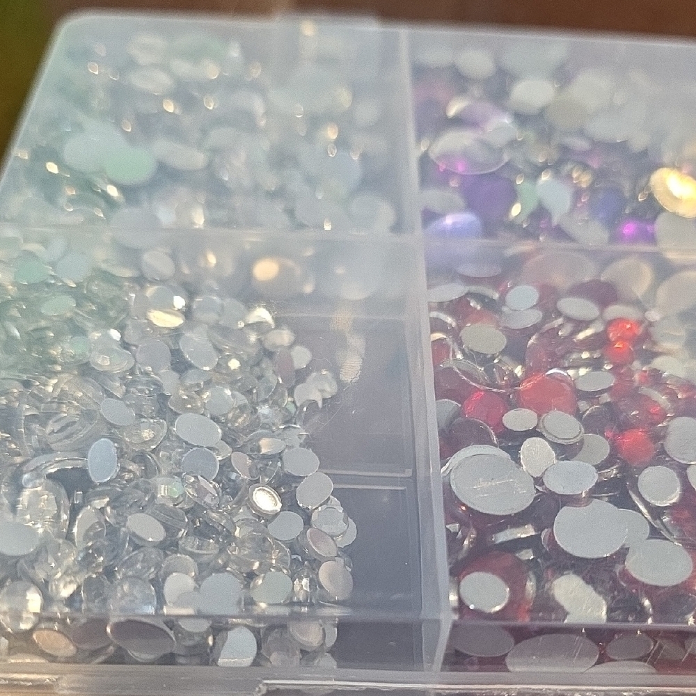 (J61)  Multi-Color Rhinestone Set - Picture 3 of 6